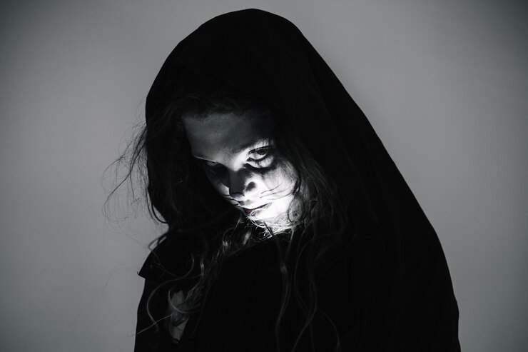 Photo Gratis woman in hare costume and hood