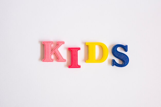 Word Kids hecho con letras