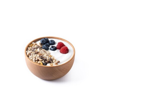 Yogur con bayas y muesli para desayunar en un tazón Cerrar