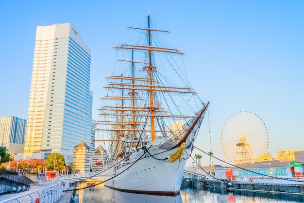 YOKOHAMA, JAPÓN - 24 de noviembre: Nippon Maru Barco en Yokohama, Ja