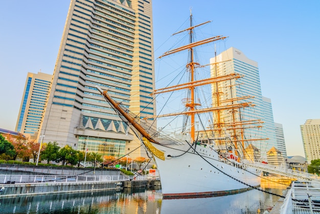 YOKOHAMA, JAPÓN - 24 de noviembre: Nippon Maru Barco en Yokohama, Ja