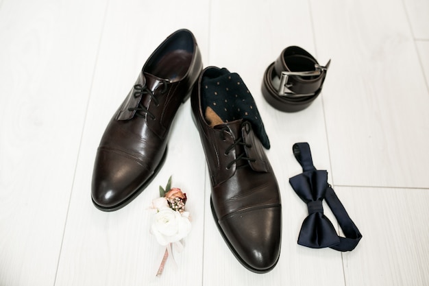 Zapatos de la boda del novio