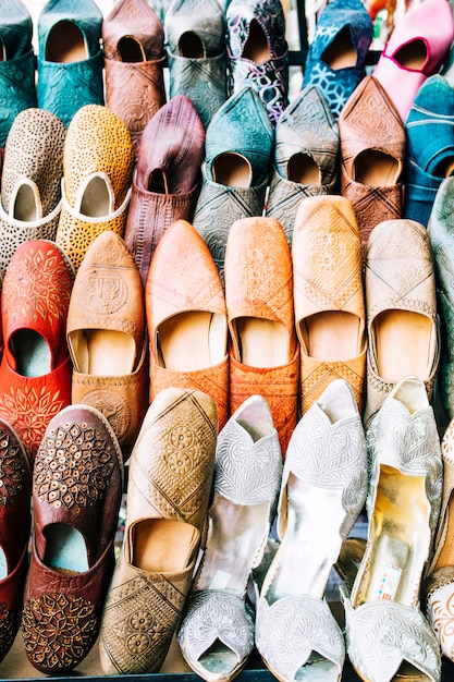Zapatos en mercado en marruecos