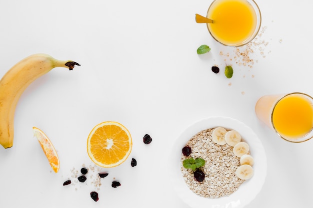 Zumo de naranja con avena y plátano