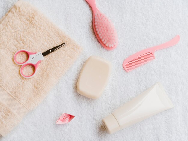 Accessori da bagno vista dall'alto per bambino