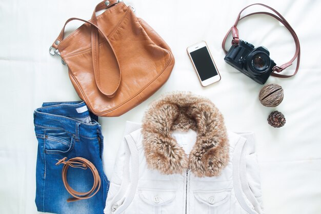 Accessori donna e oggetti per il viaggio in primavera, Letti piatti, vista dall&#39;alto