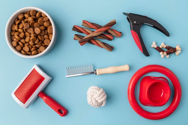 Accessori per animali da compagnia ancora il concetto di vita con oggetti di toelettatura e cibo