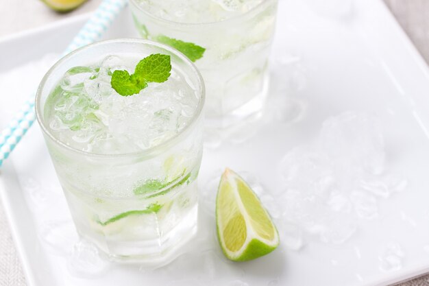 Acqua fresca con menta e limone