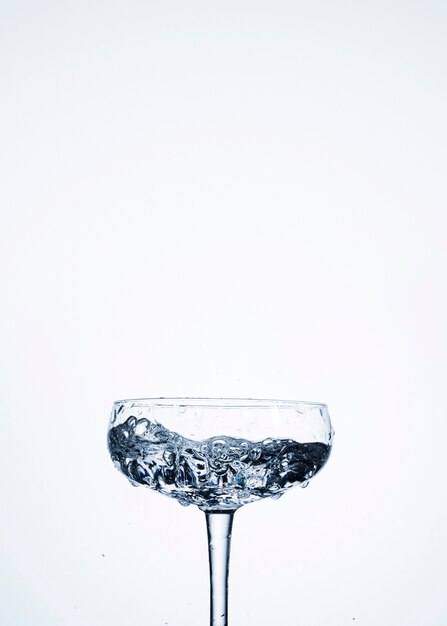Acqua in vetro con spazio vuoto
