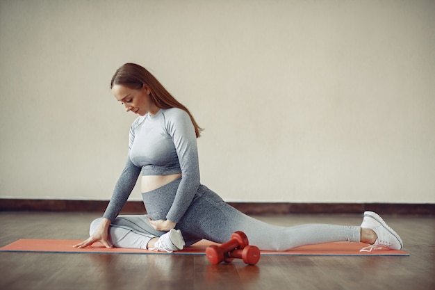 Addestramento della donna incinta in ginnastica