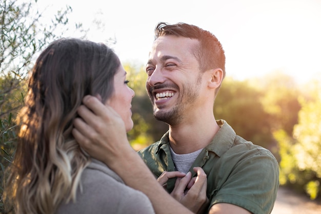 Adorabile coppia che trascorre del tempo insieme a San Valentino