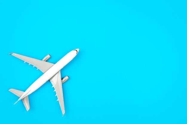 Aeroplano piano bianco su uno spazio di copia piatto su sfondo blu