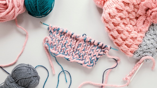 Aghi da maglieria piatti e lana per cappelli