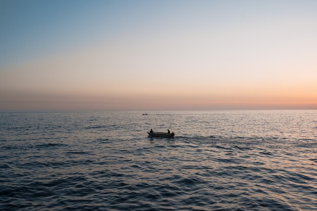 Alba sul mare e splendida vista sul mare