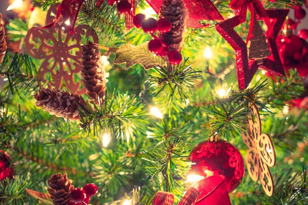 Albero di Natale e decorazioni (vintag immagine elaborata filtrata