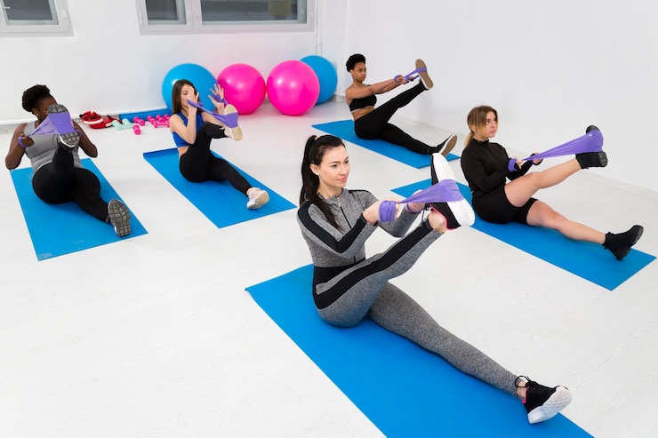 Foto gratuito allenamento di fitness per esercizi di flessibilità