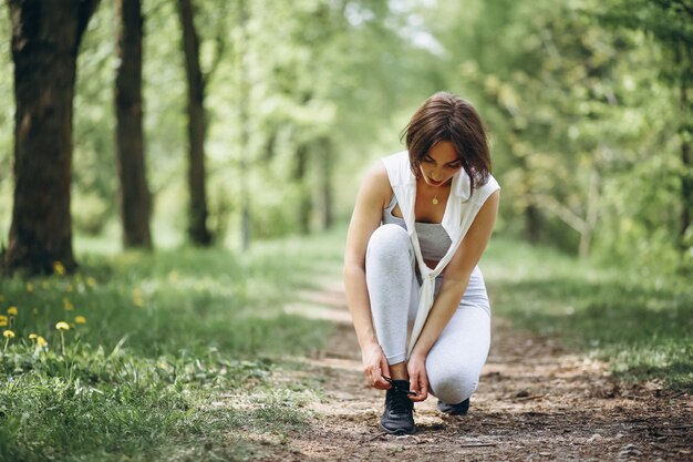 Allungamento di sport della donna