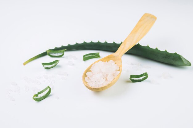 Aloe vera con cucchiaio di legno