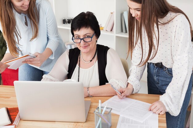 Alta visibilità del club sociale femminile