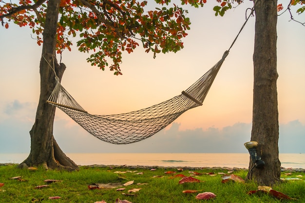 Amaca sulla spiaggia e sul mare