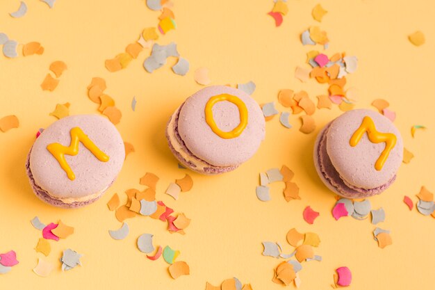 Amaretti dolci con la parola mamma