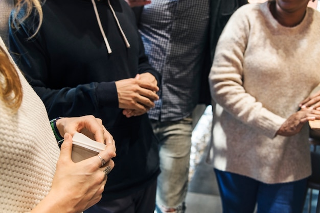 Amici che hanno una pausa caffè