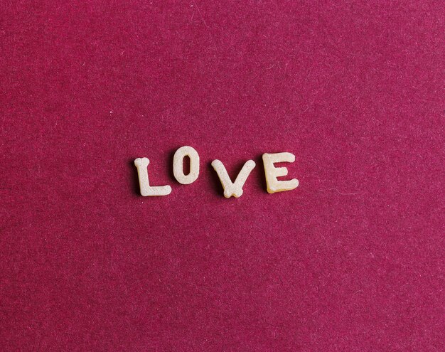 Amore fatto con lettere di pasta
