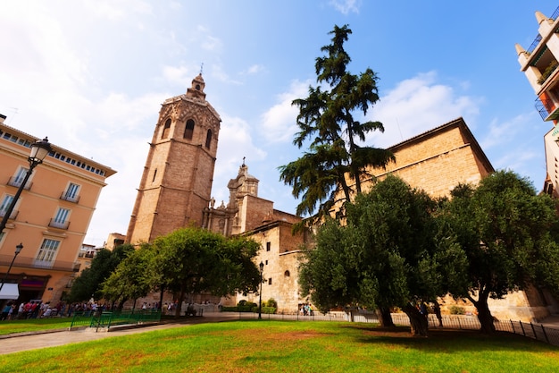 Ampio colpo di tiro della torre Micalet e della Cattedrale