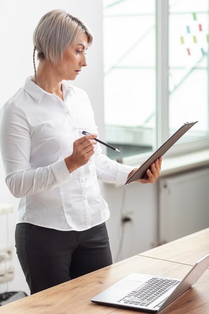 Appunti di controllo femminili dell'angolo alto