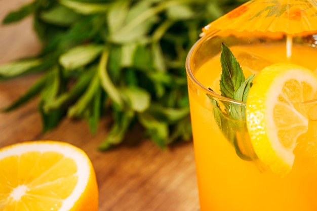 Aranciata con fettina di limone