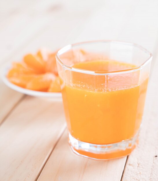 Arancio fresco con succo di frutta