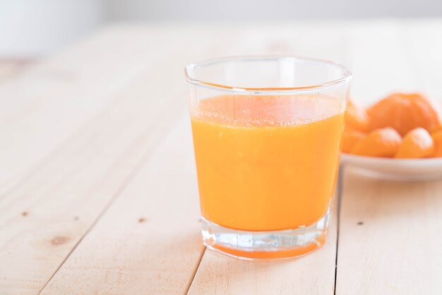 Arancio fresco con succo di frutta