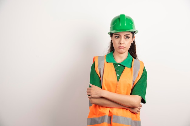 Architetto di giovane donna in uniforme e casco. Foto di alta qualità