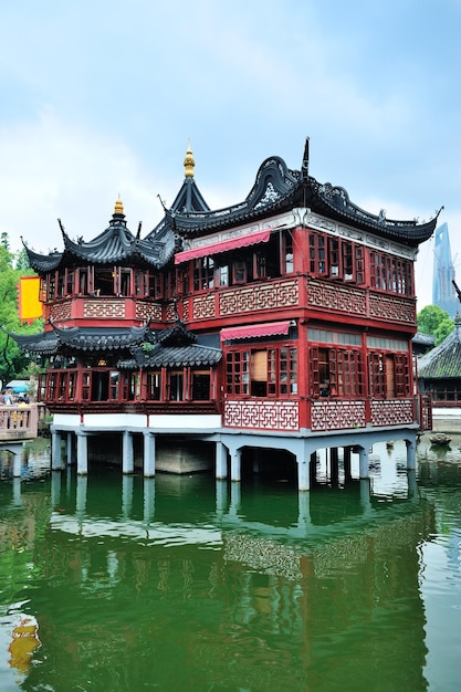 Architettura e giardino della Pagoda antichi a Shanghai