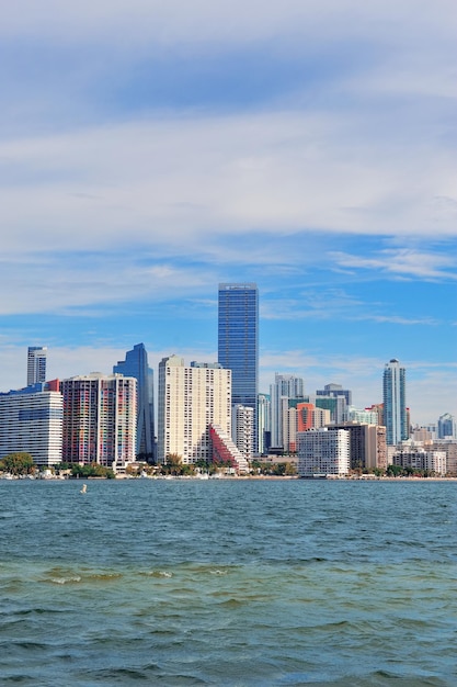 Architettura urbana sul mare da Miami Florida nel corso della giornata.