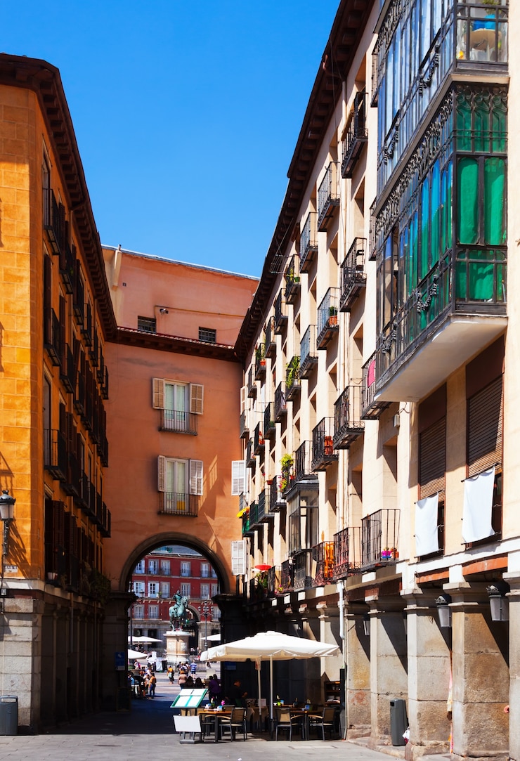 Foto gratuito archway in plaza mayor a madrid