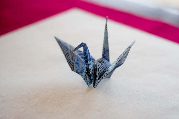 Arrangiamento con oggetto realizzato con origami