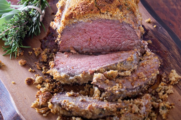 Arrosto di manzo con crosta di pane alle erbe