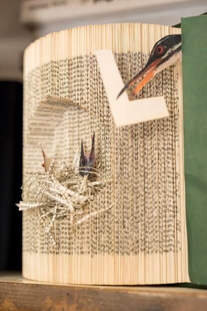 Arte di fogli di carta in forma di uccelli