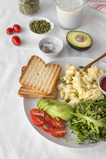 Assortimento creativo di deliziosi pasti per la colazione