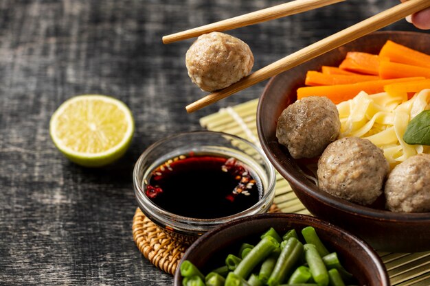 Assortimento di bakso tradizionale indonesiano