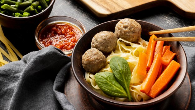 Assortimento di bakso tradizionale indonesiano