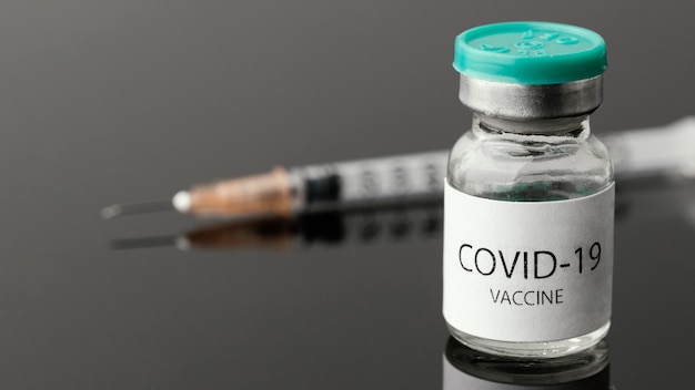 Assortimento di flaconi di vaccino contro il coronavirus