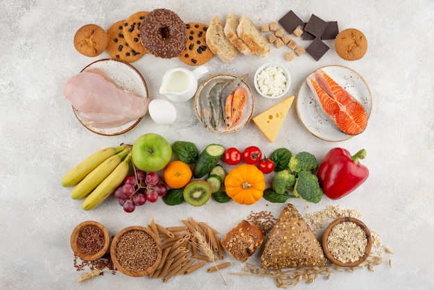 Assortimento di gruppi di alimenti vista dall'alto