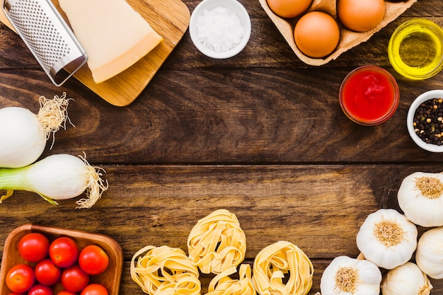 Assortimento di ingredienti per la pasta