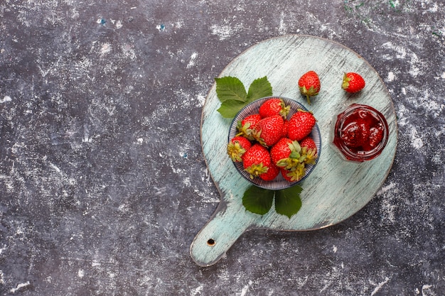 Assortimento di marmellate di frutti di bosco, vista dall'alto