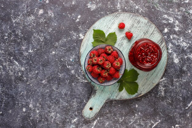 Assortimento di marmellate di frutti di bosco