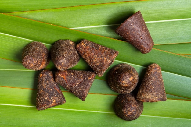 Assortimento di natura morta di jaggery sano