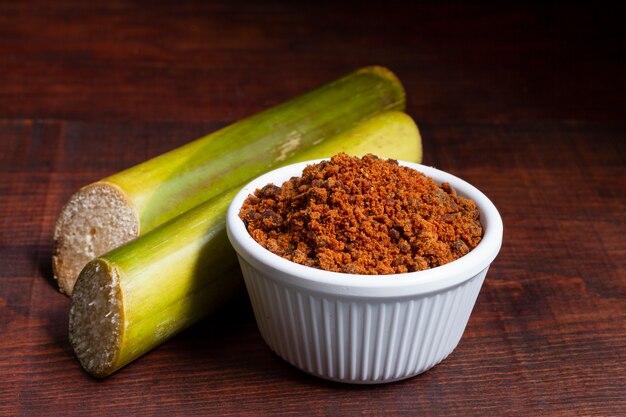 Assortimento di natura morta di jaggery sano