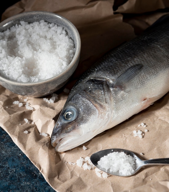 Assortimento di pesce crudo per cucinare